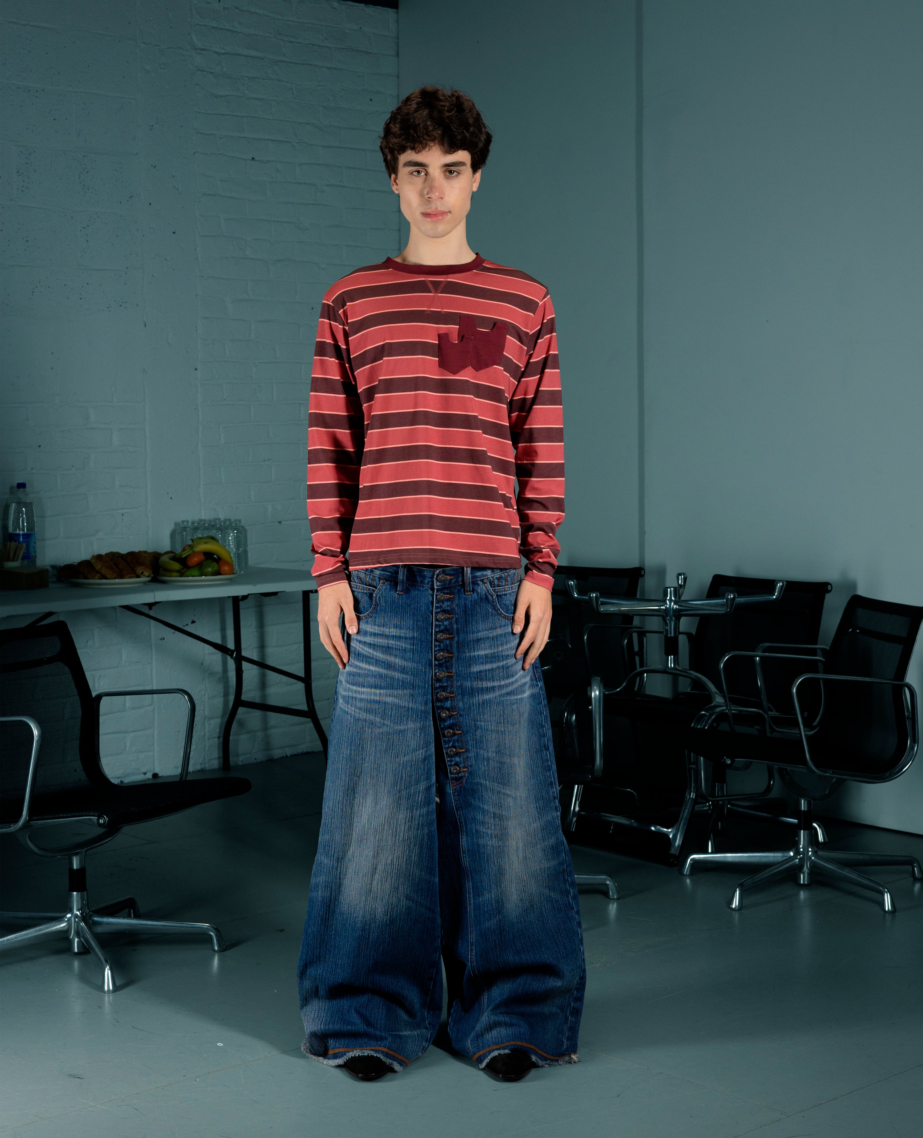 RED PRISONER LONGSLEEVE