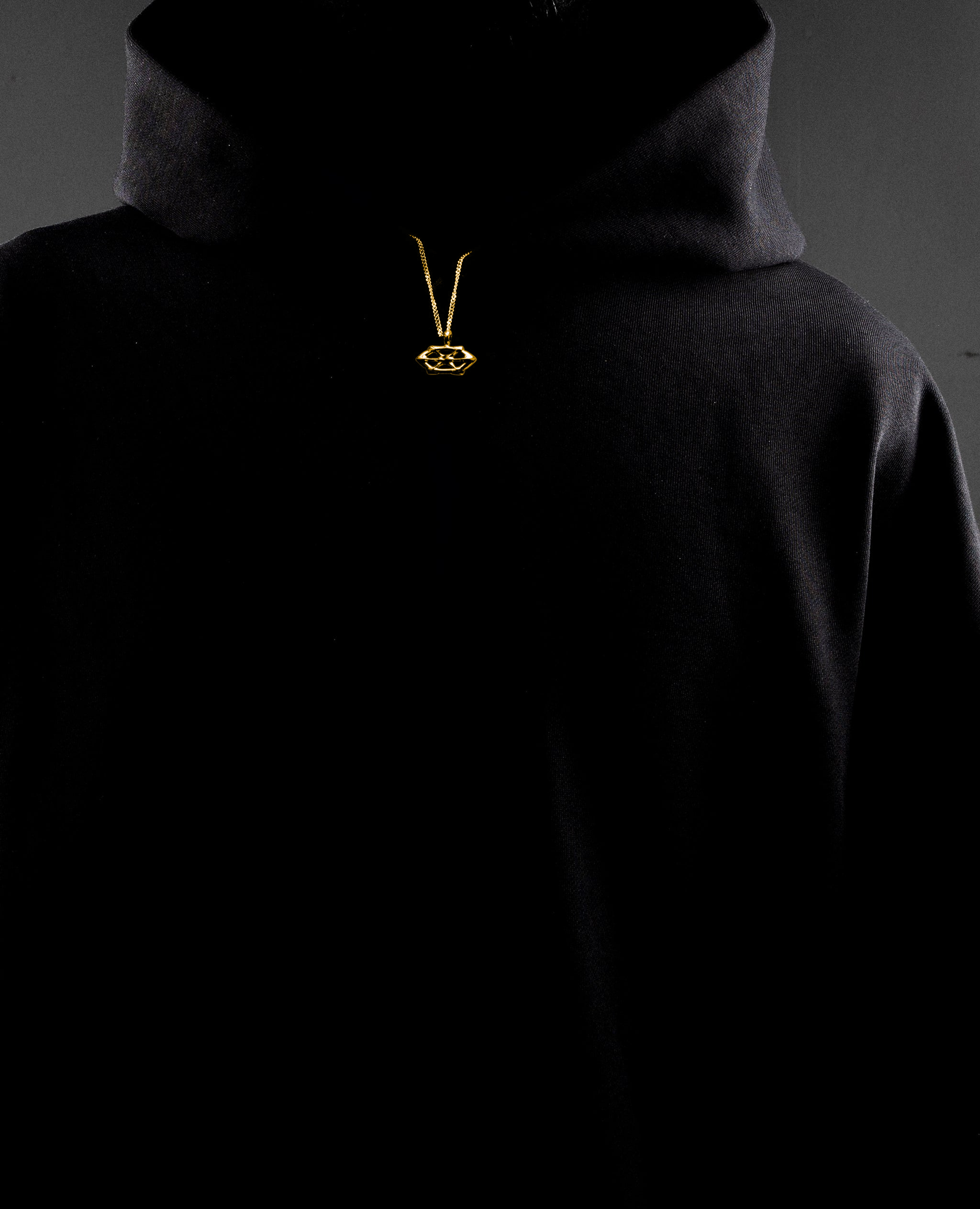 GOLD DYST PENDANT