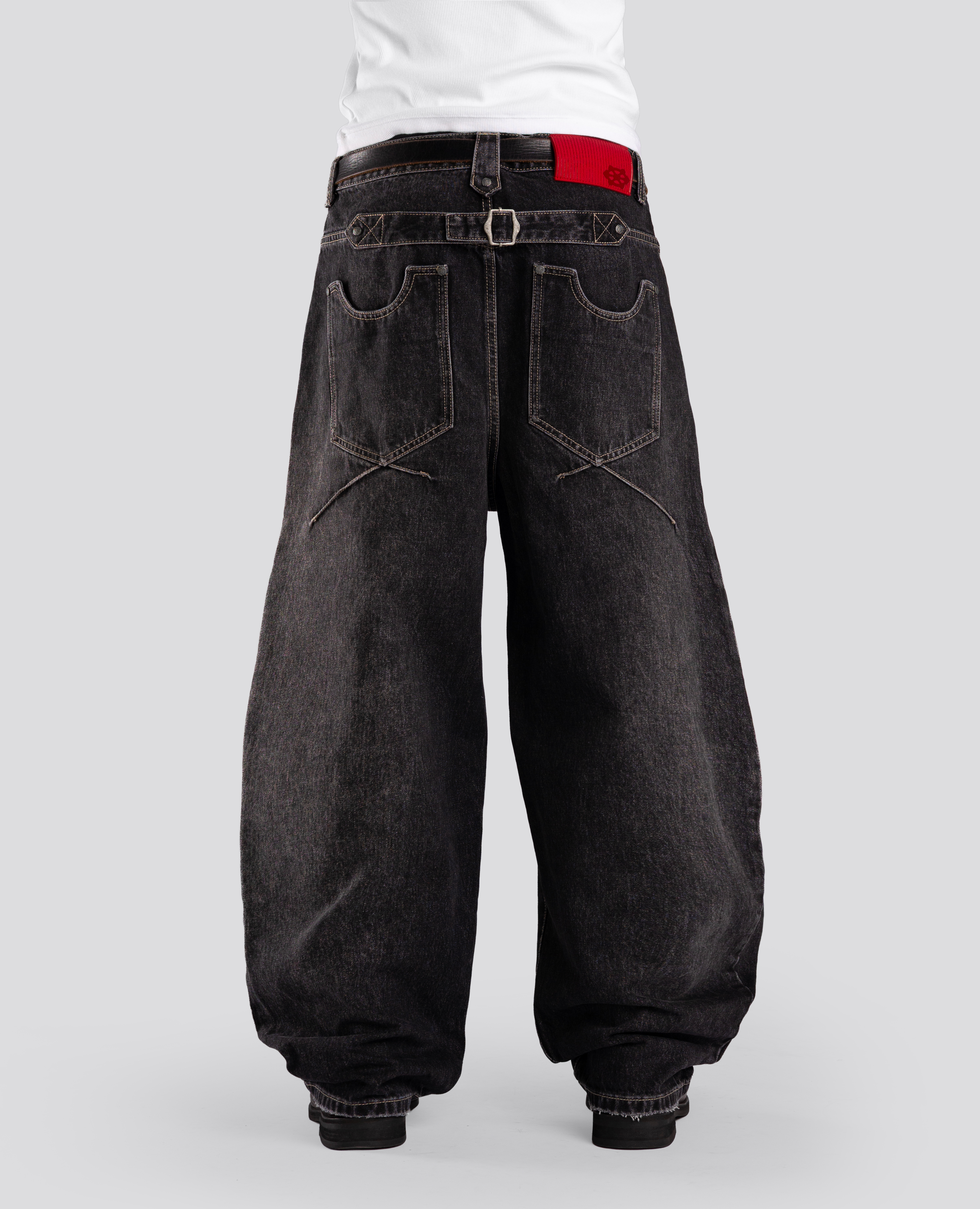 BLACK KNUCKLE LOOSE-FIT DENIM
