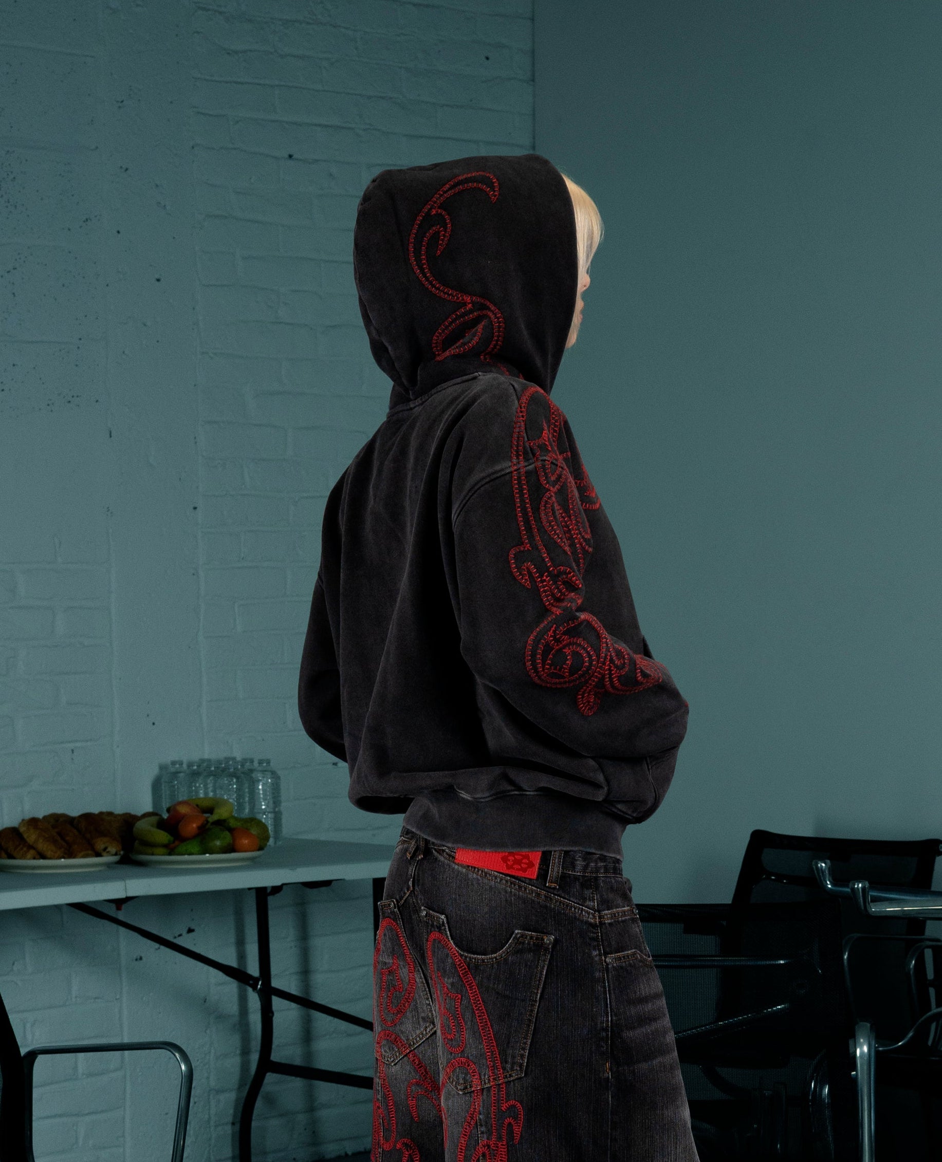 BLACK SILENT PUNCH ZIP