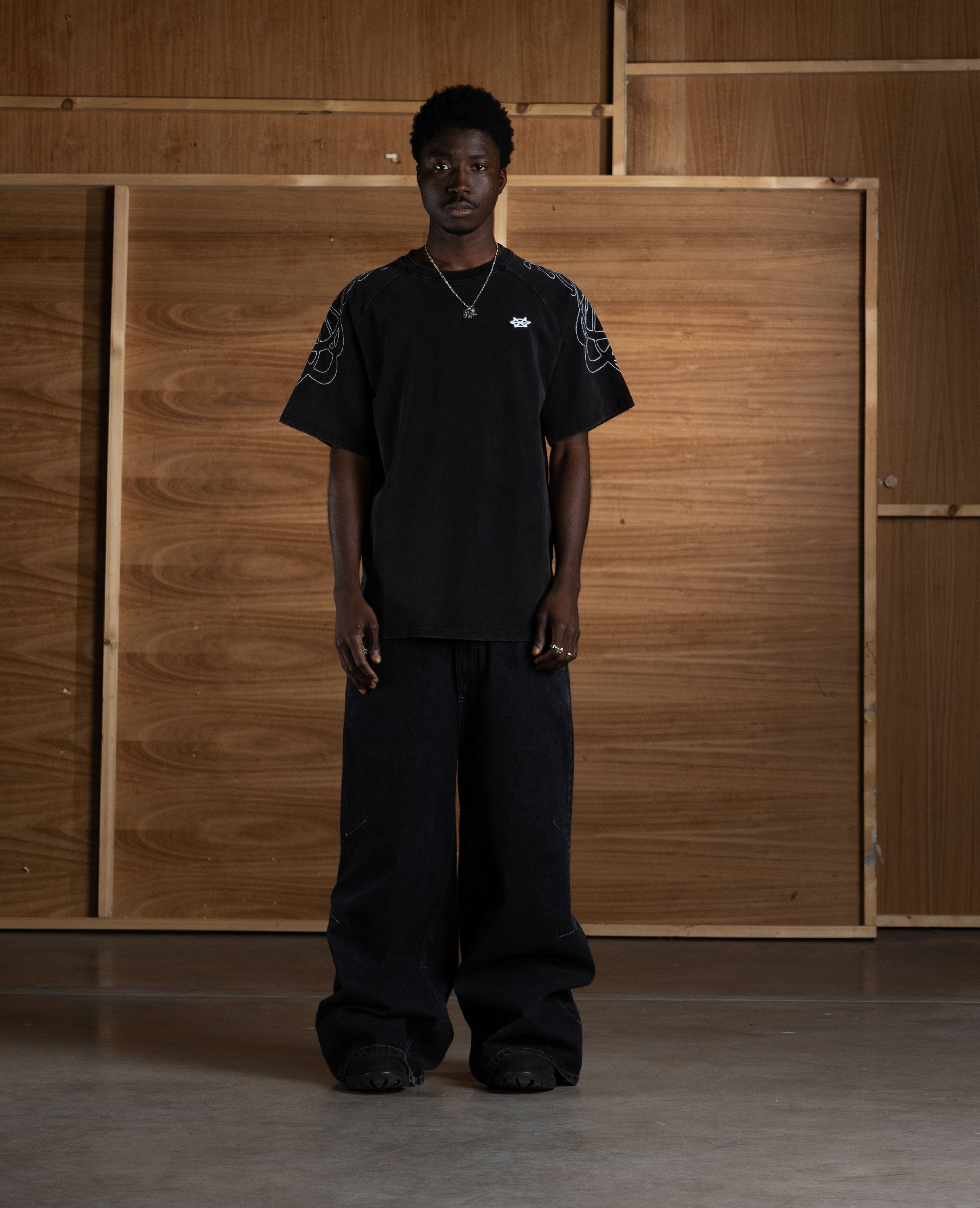 BLACK NEOART T-SHIRT