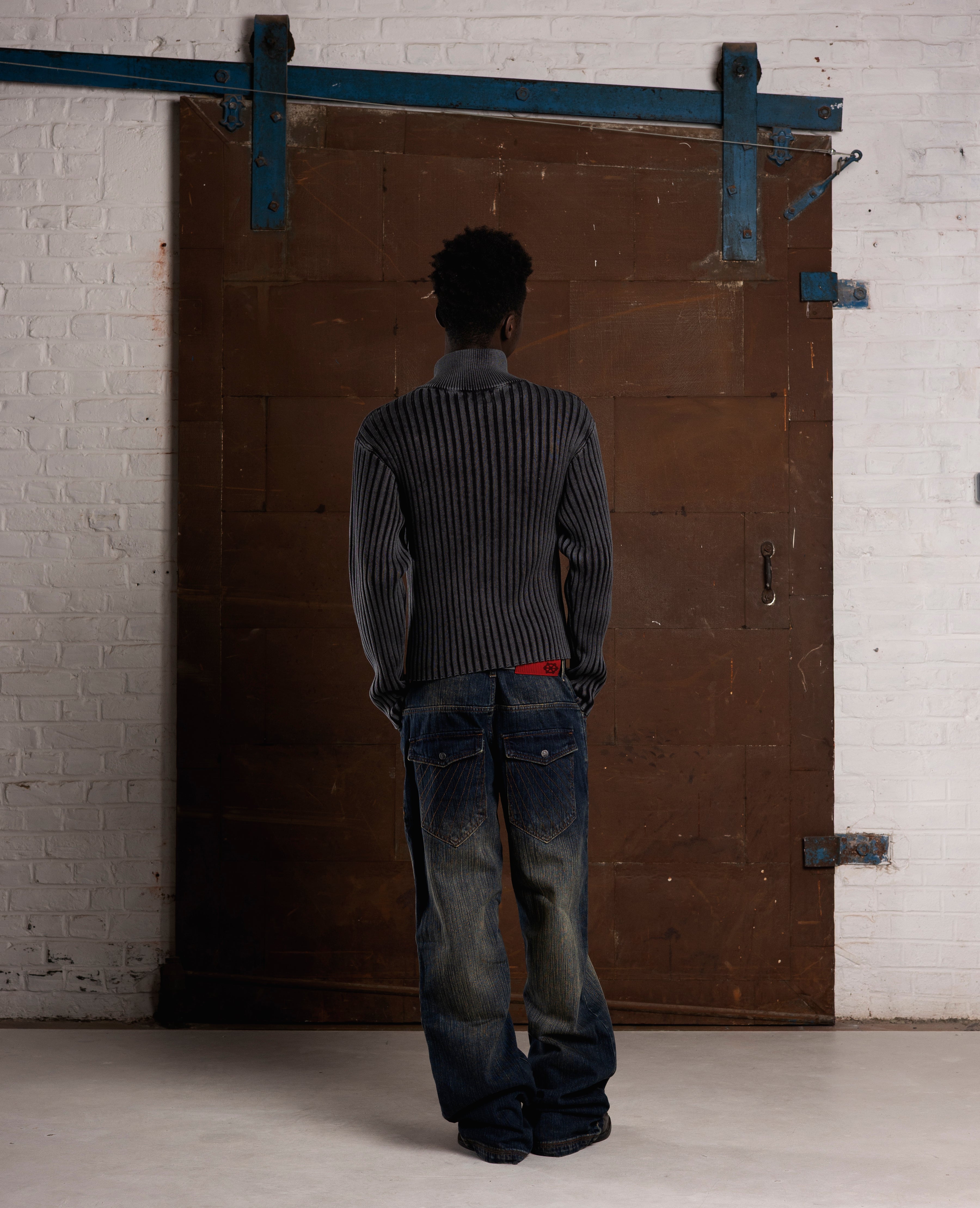 BLACK FITTED RIBBED KNITWEAR