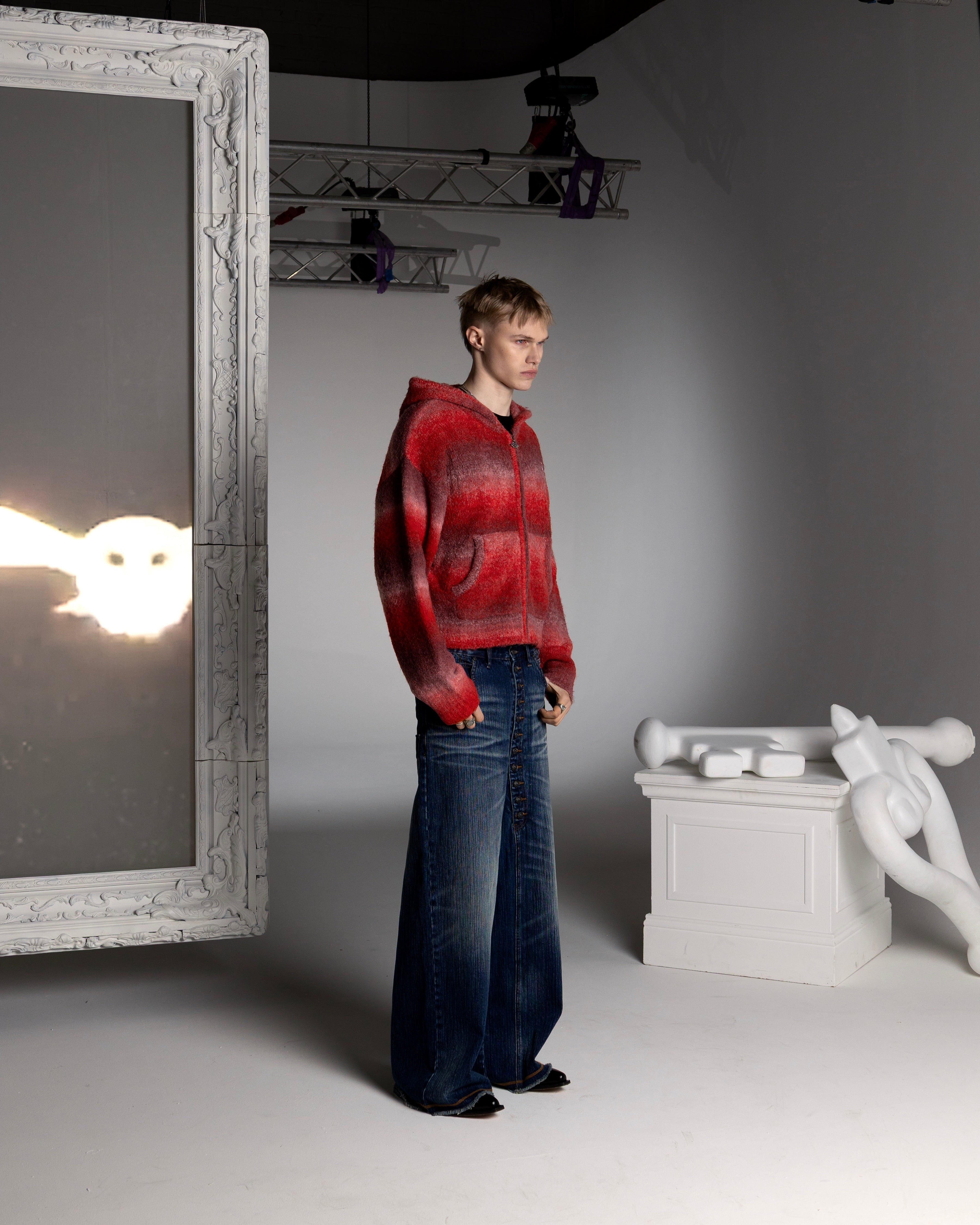 SOLAR RED GRADIENT ZIP