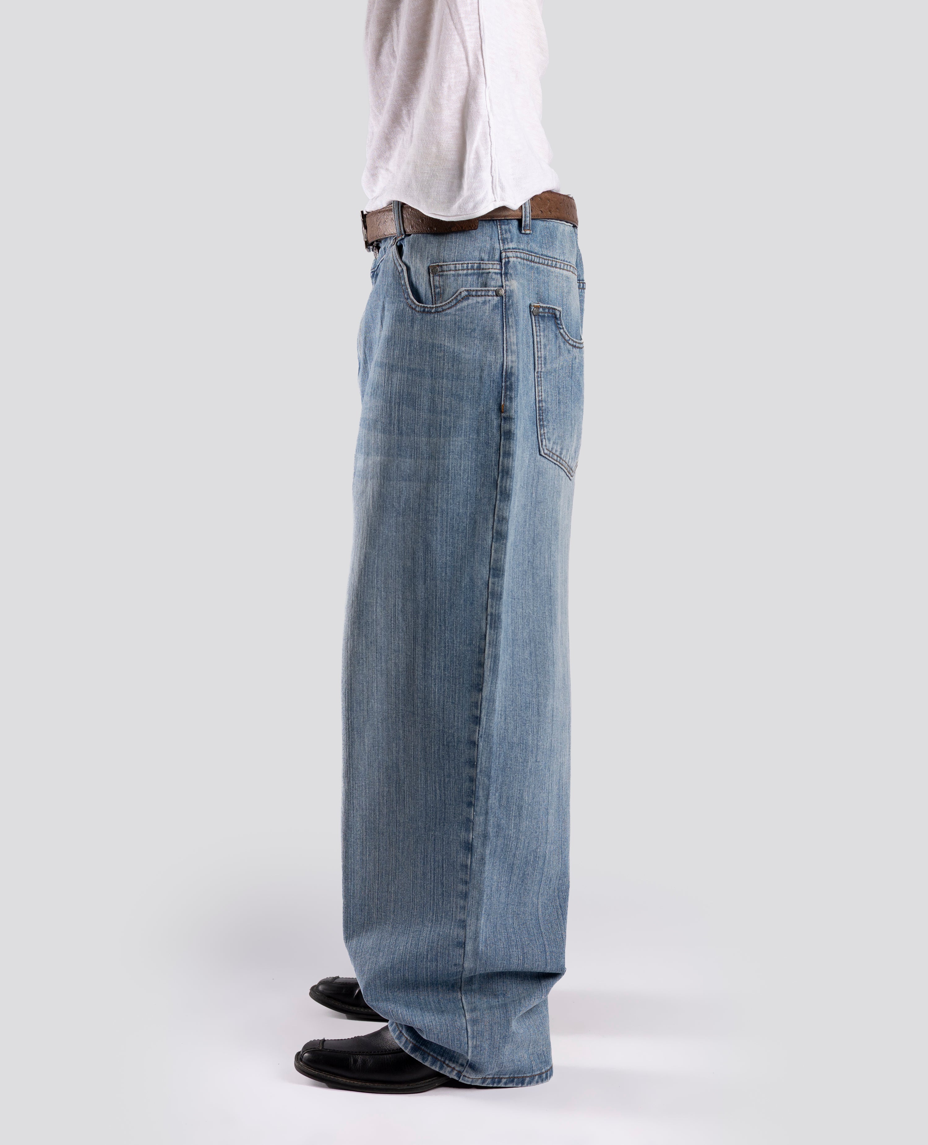 LOOSE-FIT EVERYDAY DENIM