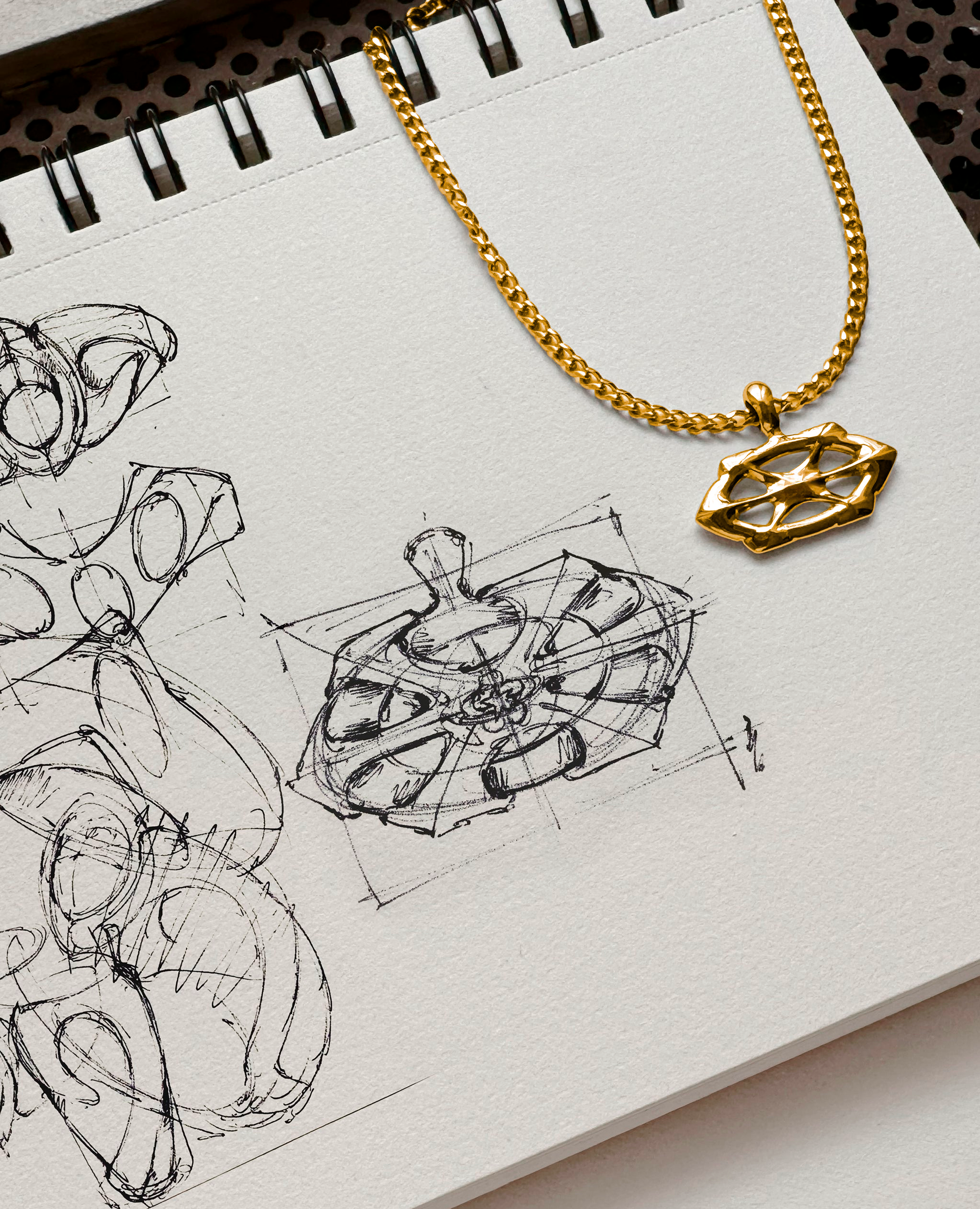 GOLD DYST PENDANT